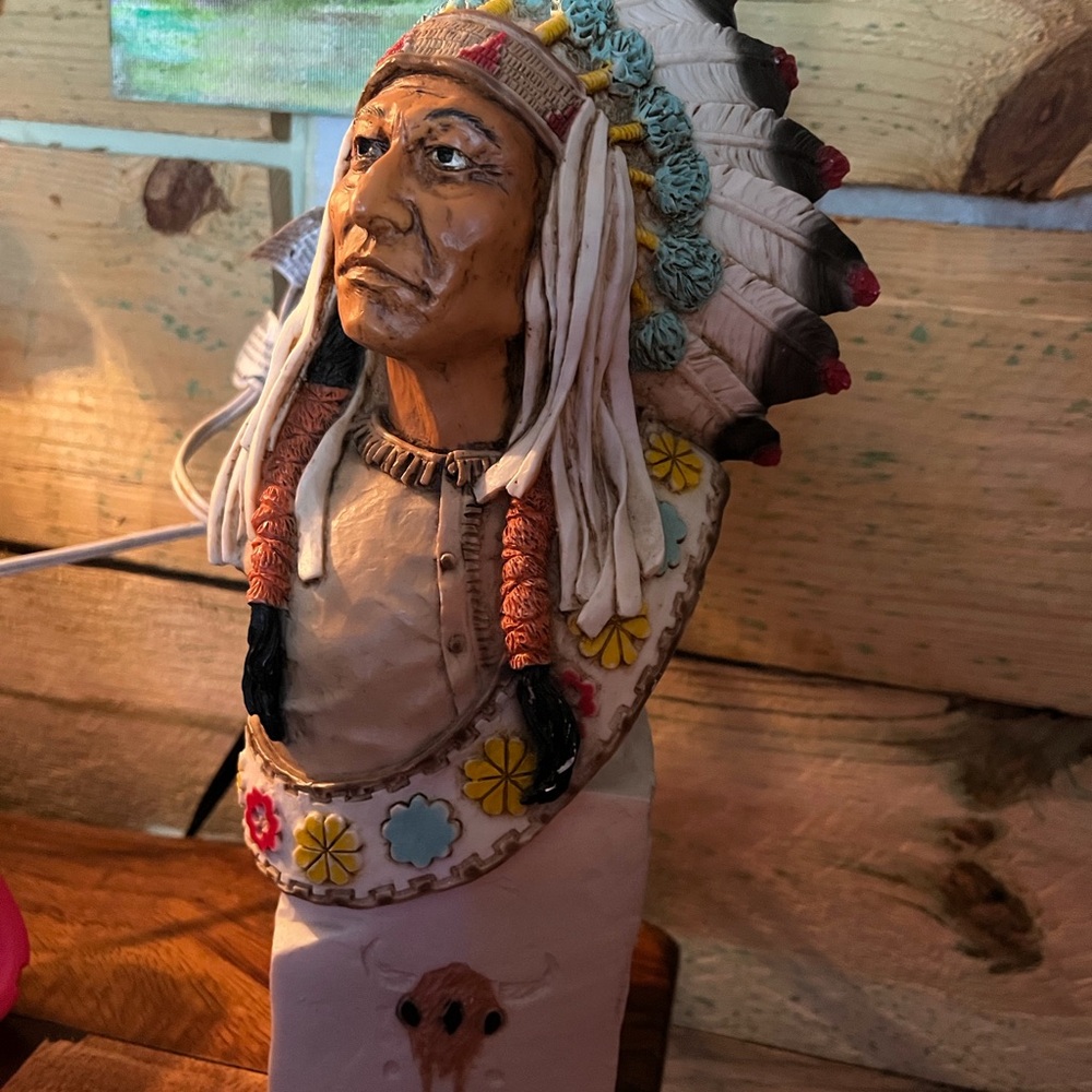 Castgana 1988 Native American Chief Bust Sculpture - Picture 7 of 11